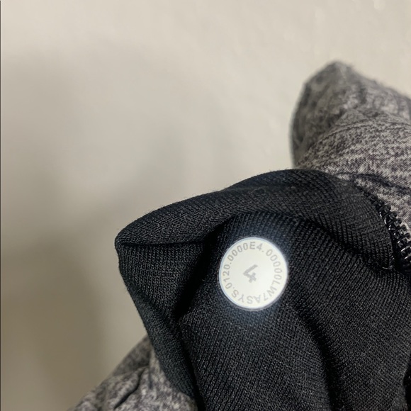 Lululemon athletica reversible running shorts 4 - Picture 7 of 9